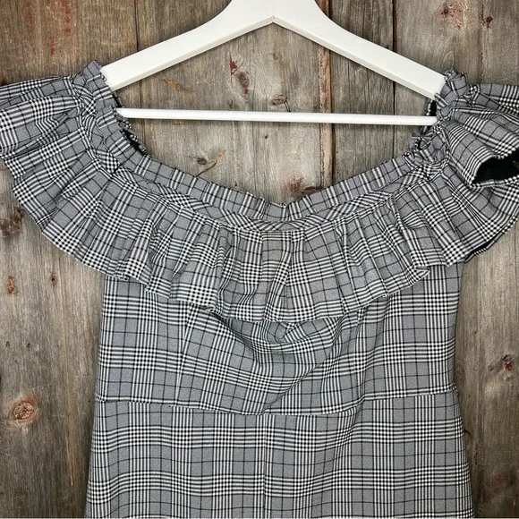 Urban Outfitters Glenn Plaid Off The Shoulder Romper Size 6 - Picture 4 of 13